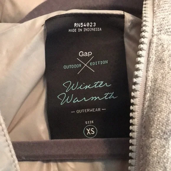 Brand New without tags Gap puffer hooded fur trim vest. Grey. Xs. - Picture 2 of 3